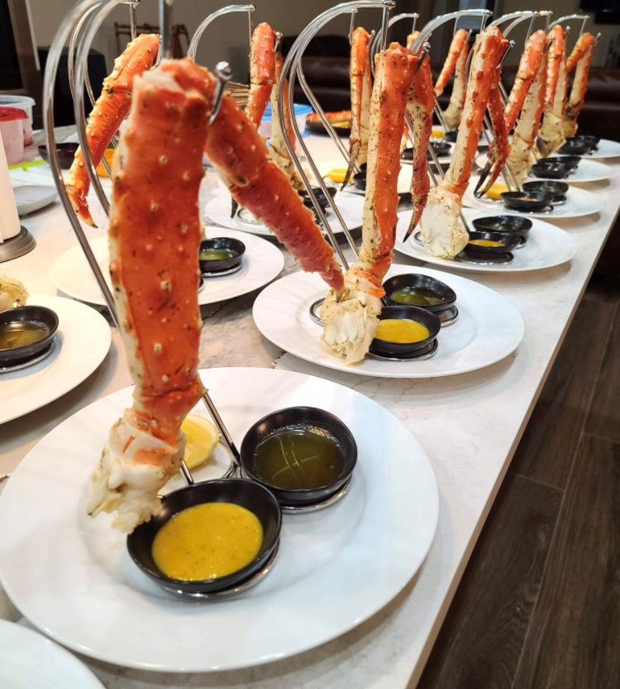 Alaskan King Crab Legs with Drawn Butter and Mustard Dipping Sauce (+- 1lb each)